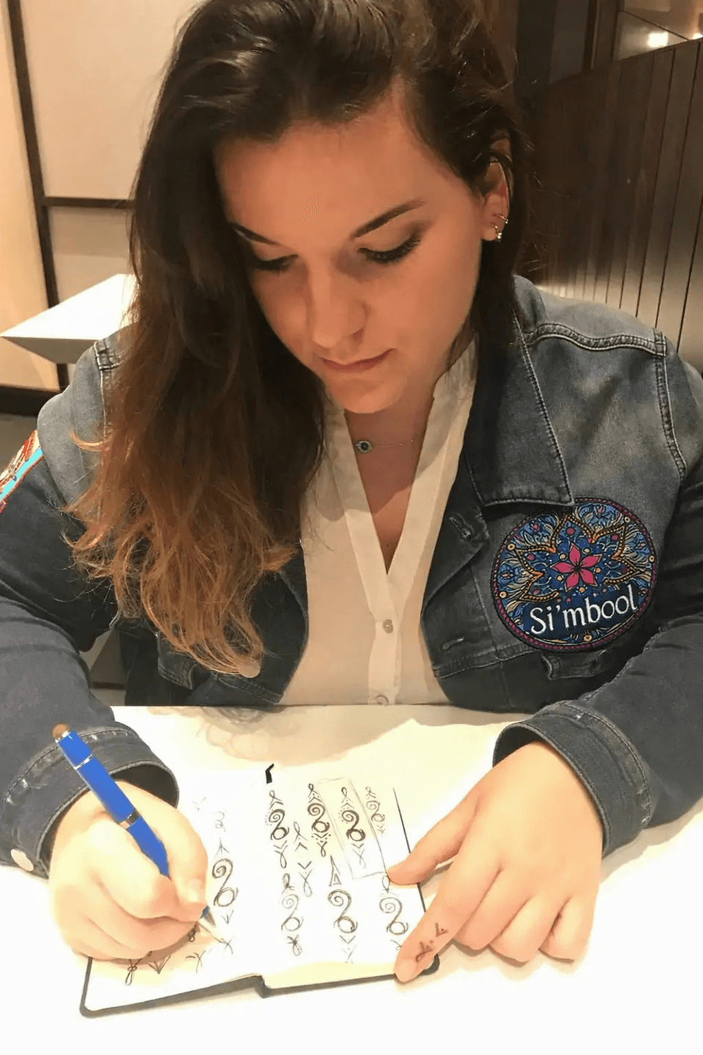 Cris, artista de SIMBOOL